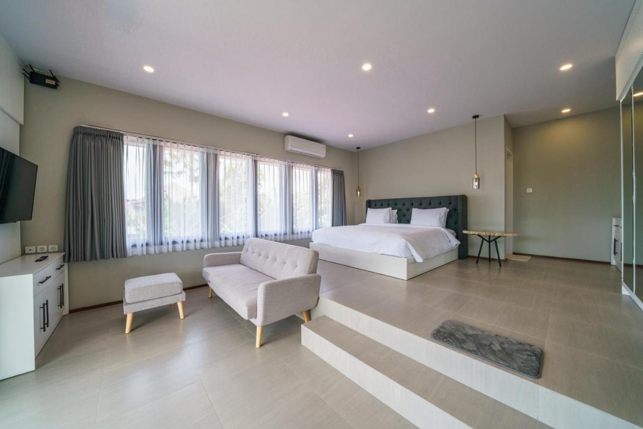 Villa Okenada - Modern 5-Bedroom Pool Villa In Berawa! Чангу Экстерьер фото
